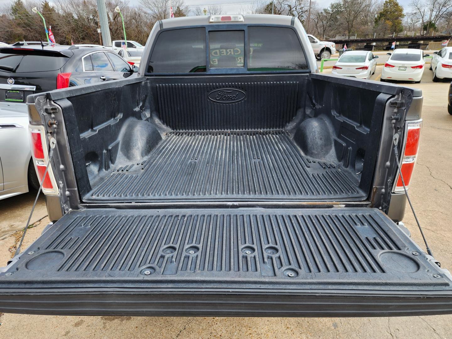 2014 GRAY Ford F-150 XLT SuperCrew (1FTEW1CM4EF) with an 3.7L V6 DOHC 24V engine, 6-Speed Automatic transmission, located at 2660 S.Garland Avenue, Garland, TX, 75041, (469) 298-3118, 32.885551, -96.655602 - Welcome to DallasAutos4Less, one of the Premier BUY HERE PAY HERE Dealers in the North Dallas Area. We specialize in financing to people with NO CREDIT or BAD CREDIT. We need proof of income, proof of residence, and a ID. Come buy your new car from us today!! This is a very well cared for 2014 FO - Photo#10